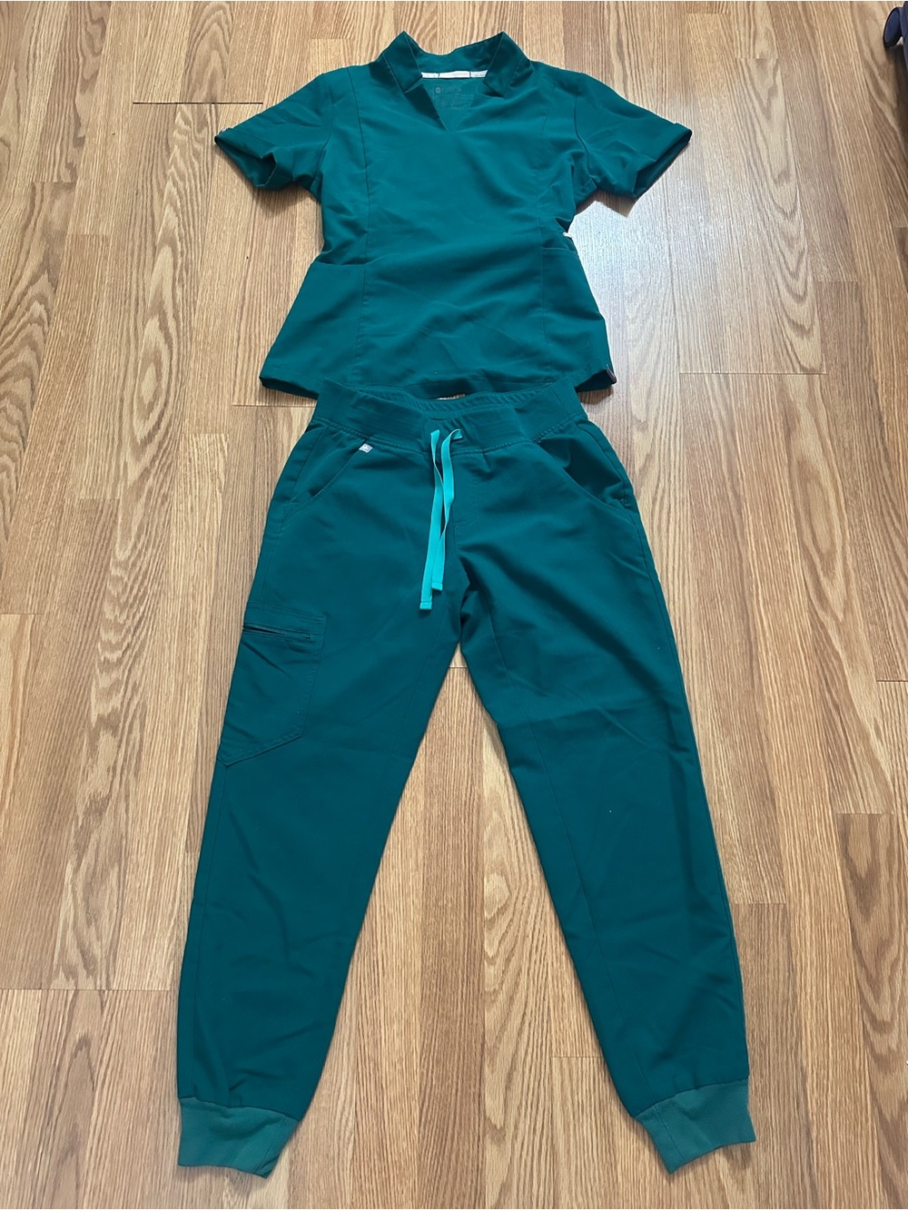 Figs Women's Green Jogger Scrub Set - Deep Teal Top & Pants